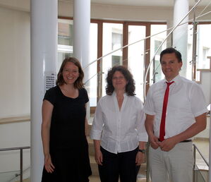 Johannes Fechner mit Carmen Wenkert (Mitte) und Anette Zimpelmann